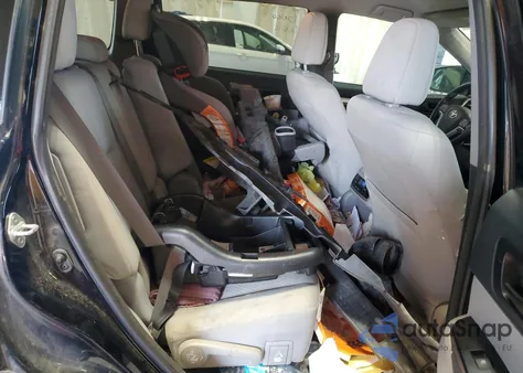 2018 Toyota Highlander Le z USA, uszkodzony, nr VIN 5TDBZRFH6JS898442